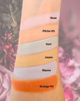 échantillon des couleurs sur un bras