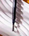 image de la brosse du crayon à sourcils automatique