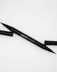 Image de l'eyeliner deux embouts sur fond blanc