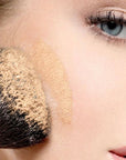 image de la couleur du fond de teint compact minéral sur la peau C6