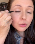 Vidéo sur le Eyeliner deux embouts longue tenue ARTIST