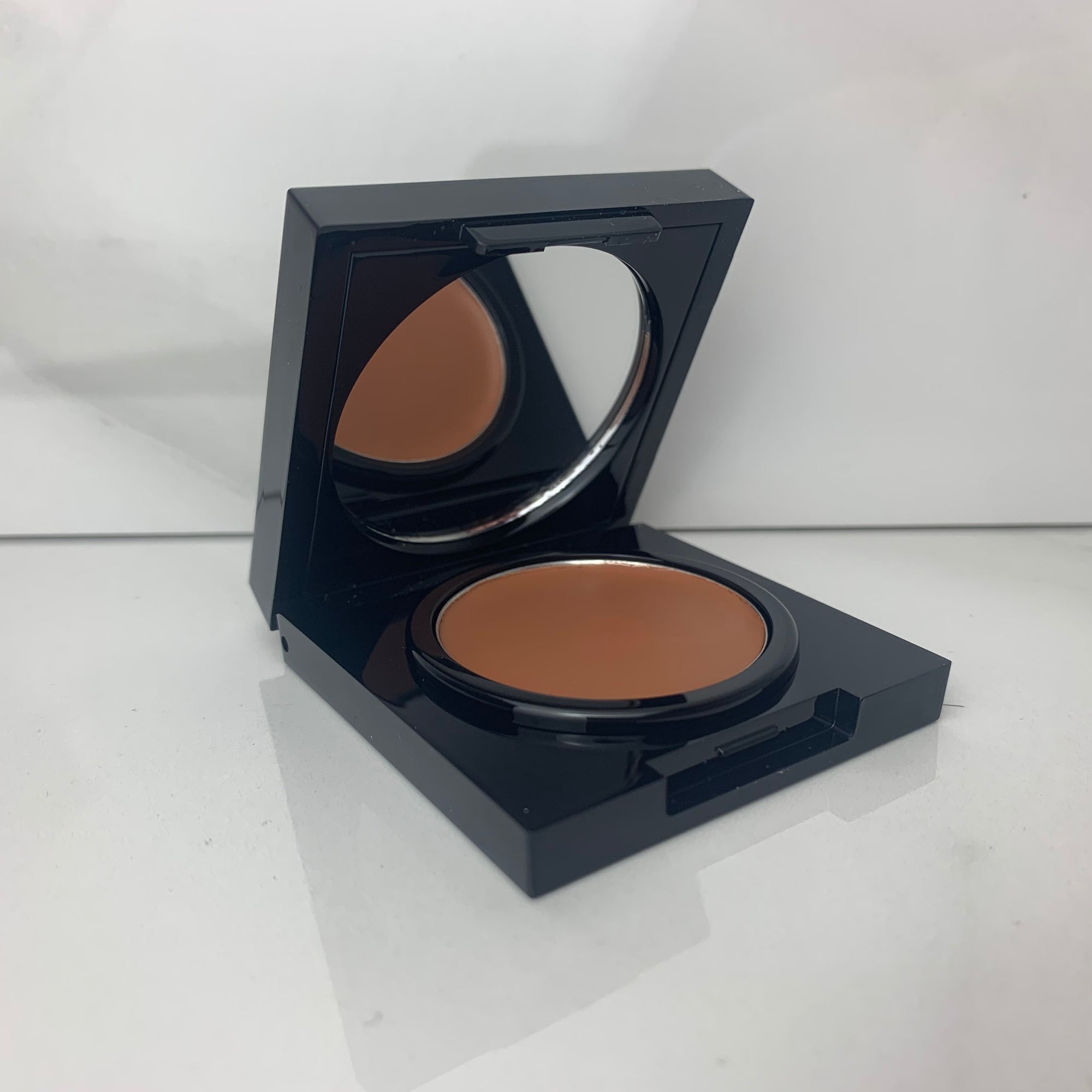 Image de la base pour les yeux et lèvres ARTIST beige boitier ouvert 