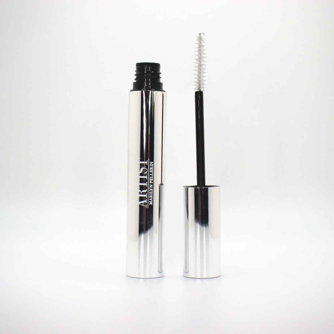 image du gel à sourcils sur fond blanc