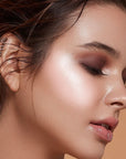 image de l'illuminateur en crème ARTIST 50 sur un visage