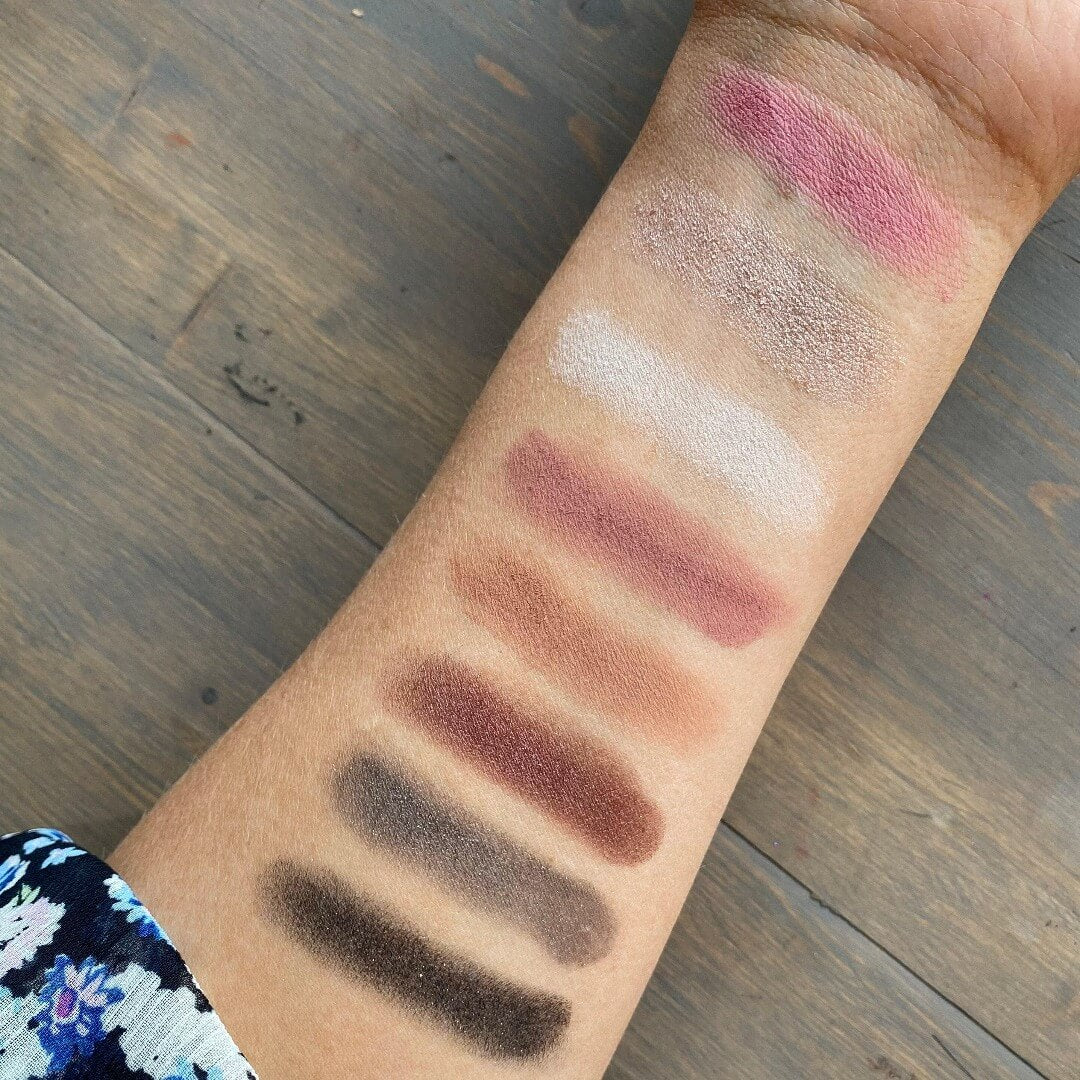 Image de swatch des fards de la palette Belle de Paris