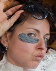 Image de Marilyn avec les patchs contour des yeux en silicone réutilisable ARTIST